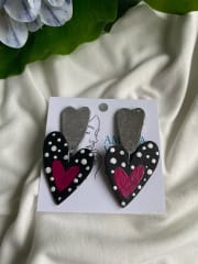 Aros Corazón estrambótico negro fucsia puntos blancos