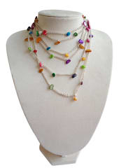 Collar tejido piedras