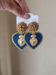 Aros Corazón de jeans, chacón y dije de corazón dorados