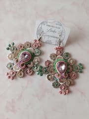 Aros pasamanería y soutache, mostacilla verde