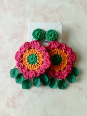 Aros crochet, verde, naranjo y fucsia.