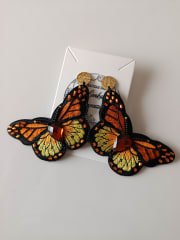 Mariposas naranjas y amarilla