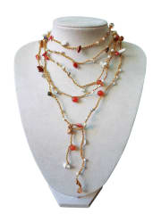Collar tejido dorado coral