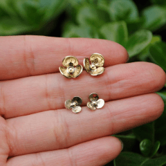 Flores tres pétalos bronce