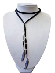 Collar gamuza negro hojas