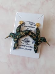 Aros colibrí, dorados con negro