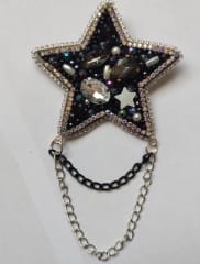 Prendedor estrella negra cadena