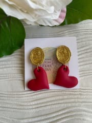 Corazón 3D rojo y colgante dorado