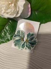 Media flor verde y blanco