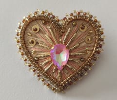 Prendedor corazón pequeño dorado
