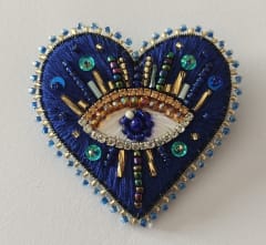 Prendedor Corazón ojito azul