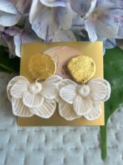 Aros media flor traslúcida con colgante