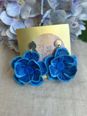 maxi flor azul y celeste colgante plateado