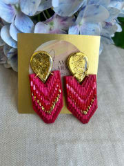 Tejido en hilo colgante dorado