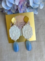 Tapiz blanco con gota resina azul bebé