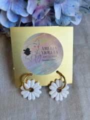 Argolla dorada con flor