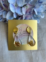 Gota de resina con piedras