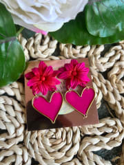 Flor roja y corazón fuccia