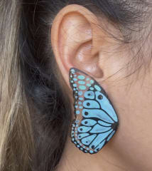 Mariposa traslúcida celeste