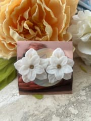 Flor mediana blanca