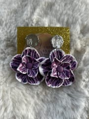 Aros maxi flor violeta blanco y negro colgante plateado