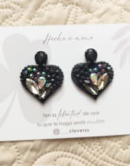 Aros Corazón con gema negro y tornasol