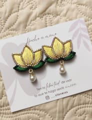 Aros Flor de Loto amarilla CLO