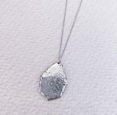 Collar Gota plateada colgante