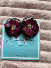 Aros Flor Simple negra fucsia