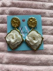 Aros Cabujón blanco dorado