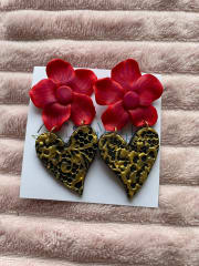 Aros Flor Simple rojo y corazón