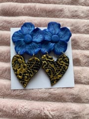 Aros Flor Simple azul y corazón