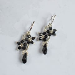 Aros Flor con gota negro y plateado