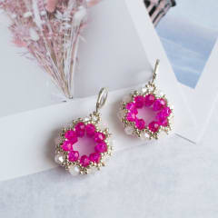 Aros Guirnalda blanco y fucsia