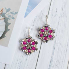 Aros Hexágono plateado y fucsia