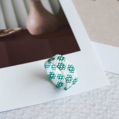 Anillo Flores blanco y turquesa