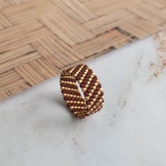 Anillo Líneas diagonal café y dorado