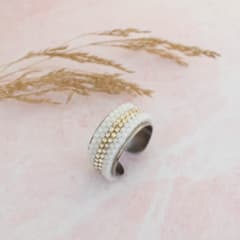 Anillo Ajustable Cintas blanco y plateado