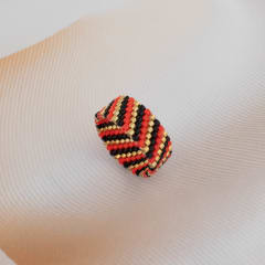 Anillo Líneas Diagonal negro, rojo y dorado