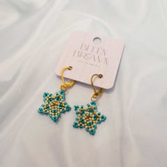 Aros Estrellitas con gancho esmeralda, menta y dorado