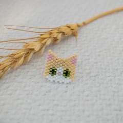 Pin Gato beige