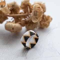 Anillo ZigZag blanco y negro