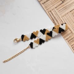 Pulsera “Corazones tricolor” negro, dorado y blanco