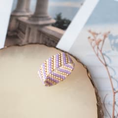 Anillo Líneas diagonal lila y durazno