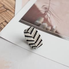 Anillo Líneas diagonal negro y gris