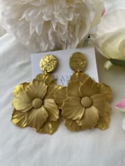 Aros Maxi Flor dorada con colgante