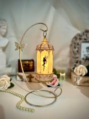 Pedestal y farol vintage blanco y dorado