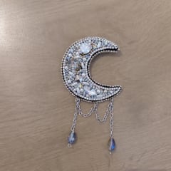 Prendedor Luna cadena plateada