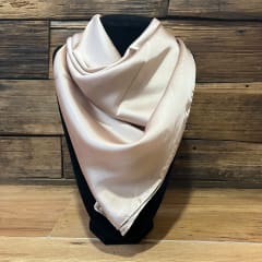 Pañuelo seda 90*90 cms crema