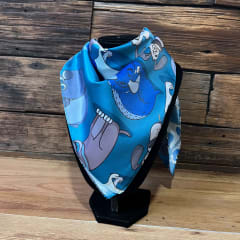 Pañuelo seda 70*70 cms perritos azul turquesa